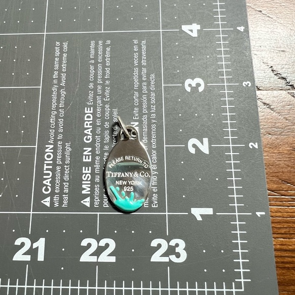 Tiffany & Co. Medium Oval “Splash” Tag Charm - Picture 4 of 4